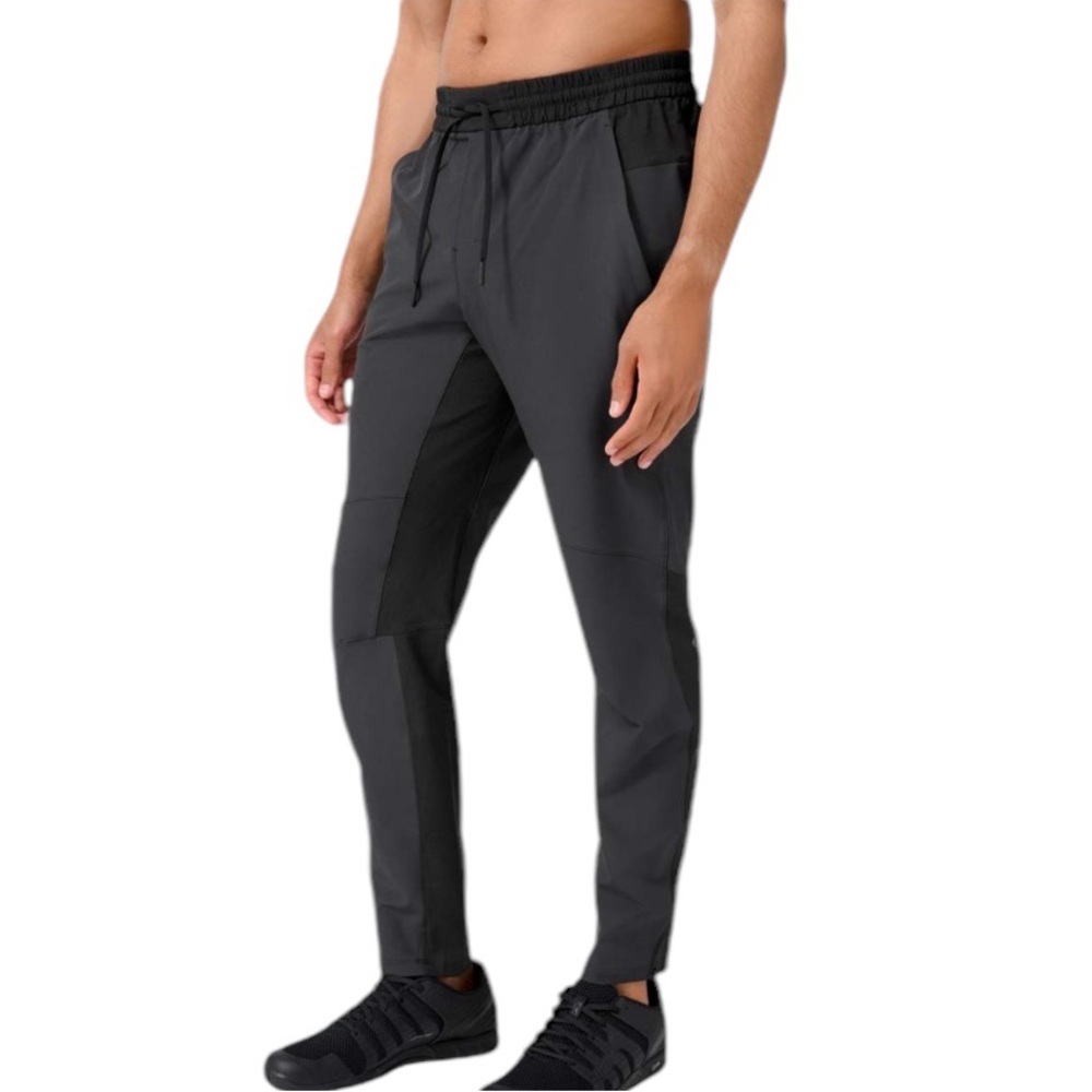Lululemon License To Train Pant *30"
Black L